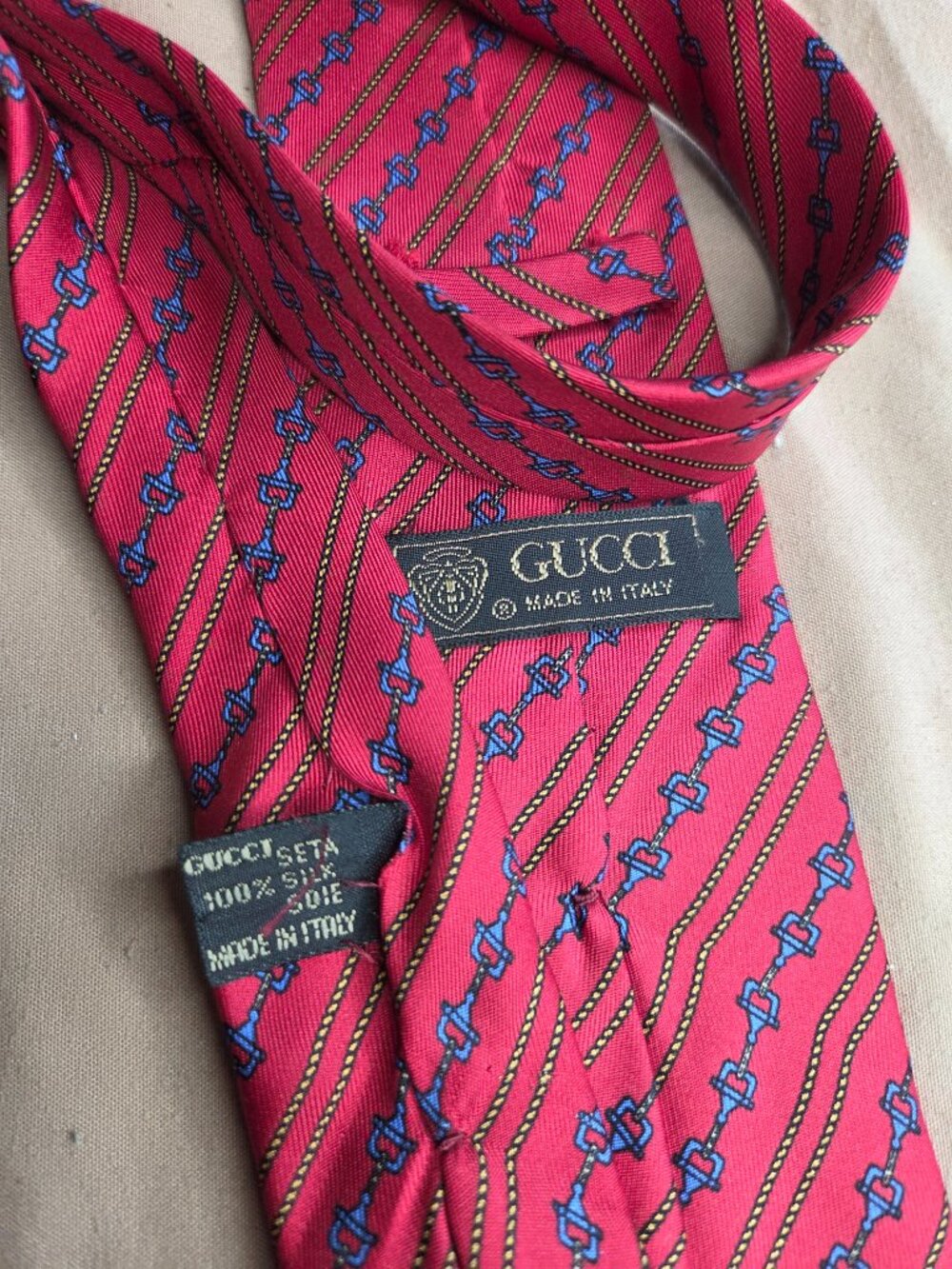 Vintage Gucci Mens 100% Silk Horsebit Red Blue Neck Tie Made in Italy - Picture 5 of 5